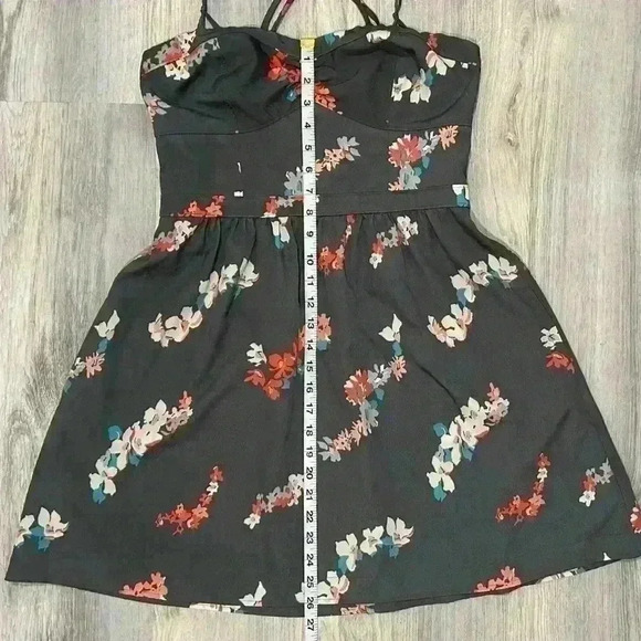 American Eagle Grey Floral Sleeveless Mini Dress Adjustable Sundress Size 10 - Picture 7 of 8